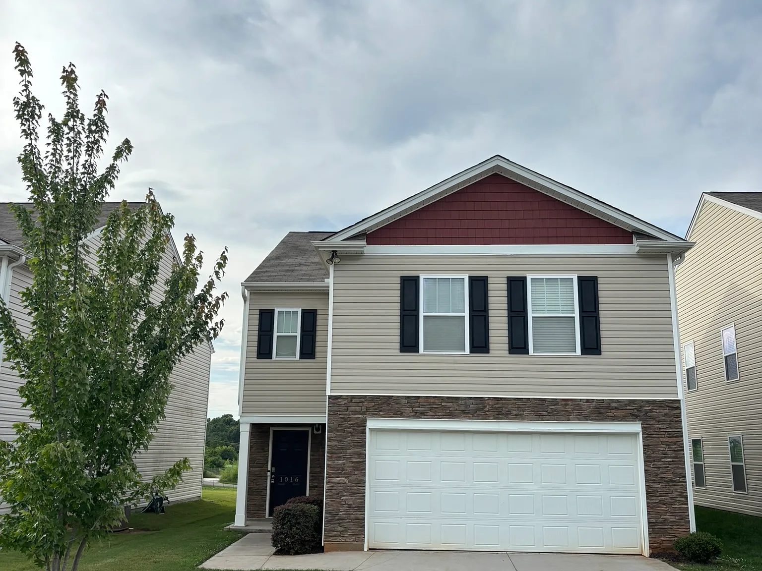4 bed, 2175 sqft, $2,100 — Photo 1
