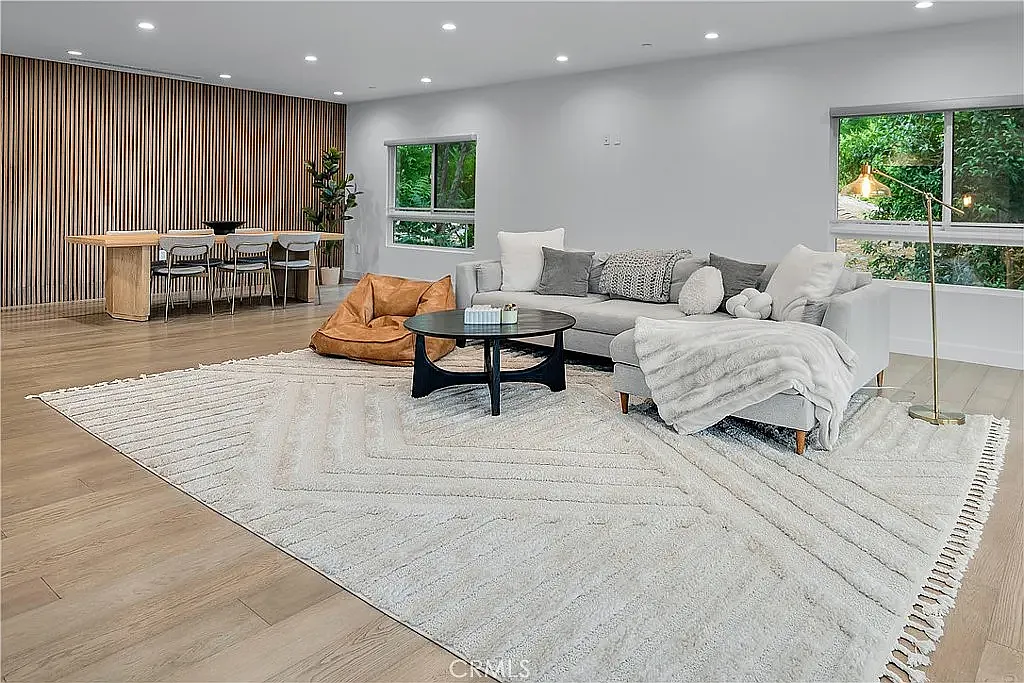 3 bed, 2800 sqft, $6,000 — Photo 3