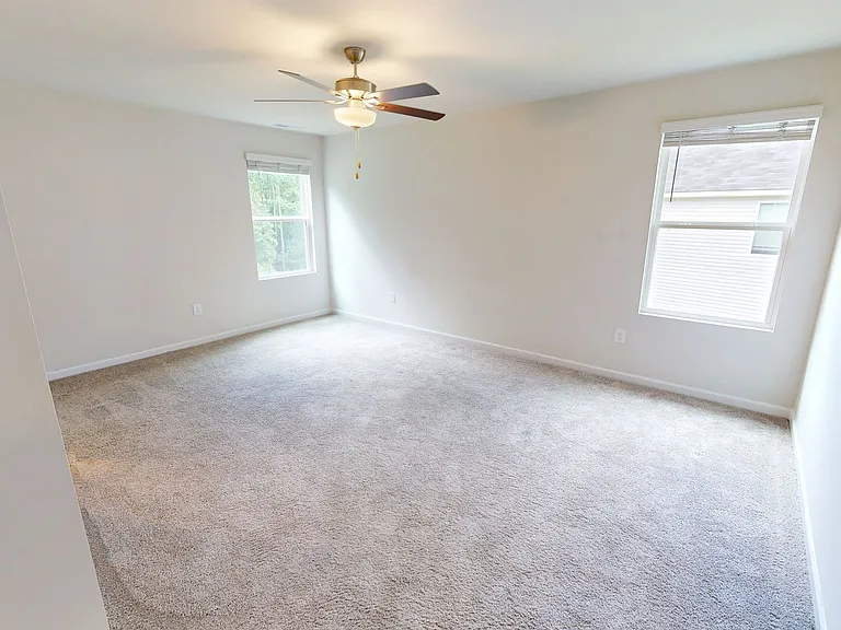 517 Phoenix Ln — Photo 16