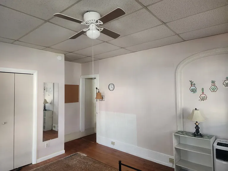 412 E Market St #1 — Photo 4