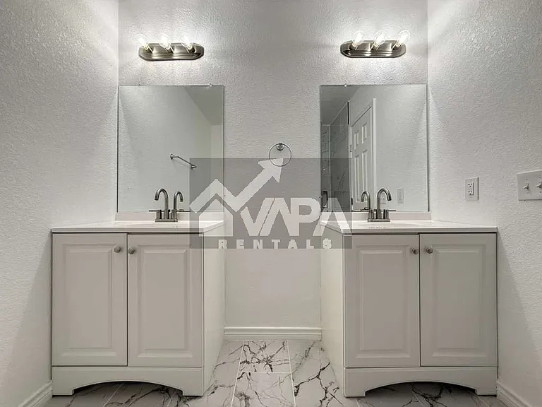 7729 Narrow Pass Dr — Photo 16