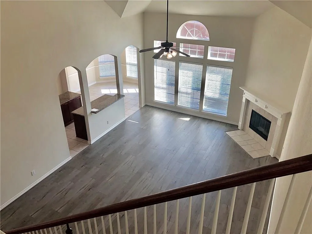 5 bed, 3.5 bath, 3793 sqft, $3,200 — Photo 2