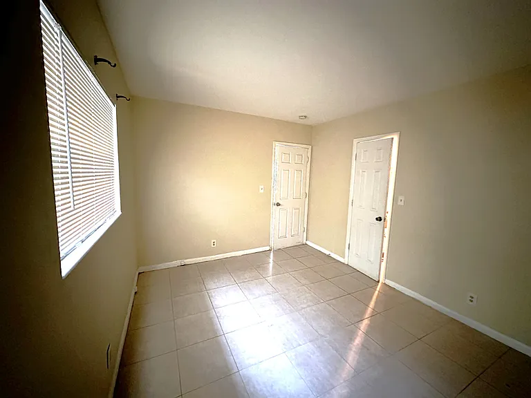 148 NW 40th St #1 — Photo 5