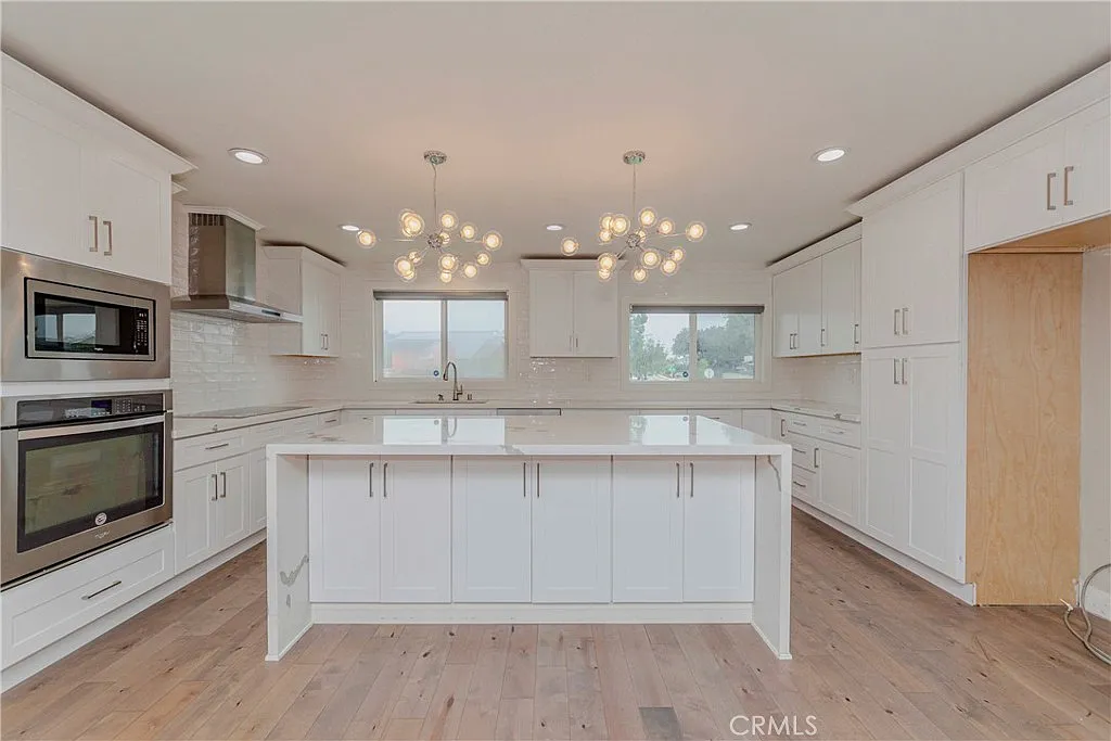 5 bed, 2556 sqft, $7,500 — Photo 3