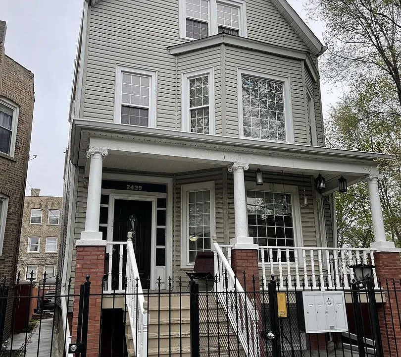 2439 N Avers Ave #3