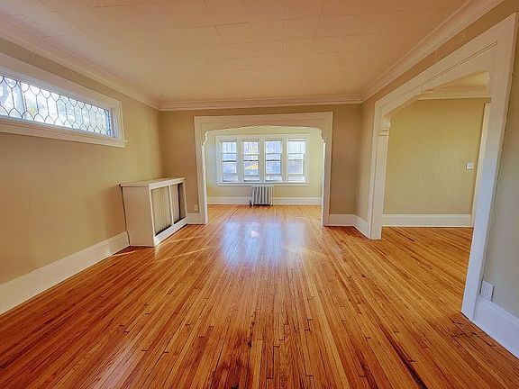 5th image of 1741 Bush Ave