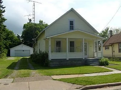1118 3rd St photo 1