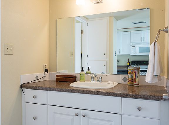 5th image of 3116 Benelva Dr APT B