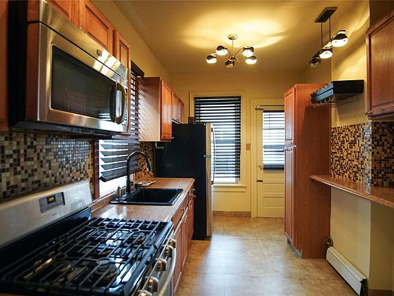 4th image of 1718 Melville St