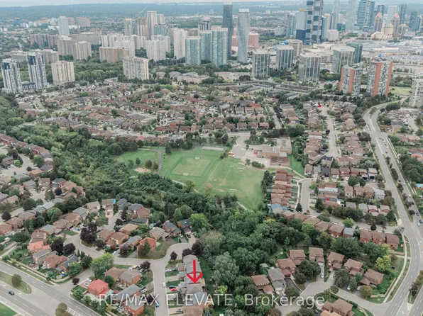 4242 Petersburg Cres, Mississauga, ON L4Z 2T3