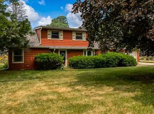 9189 Pomeroy Rd, Rockton, IL 61072