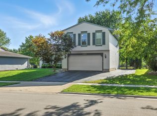 340 S Garden Ave, Roselle, IL 60172