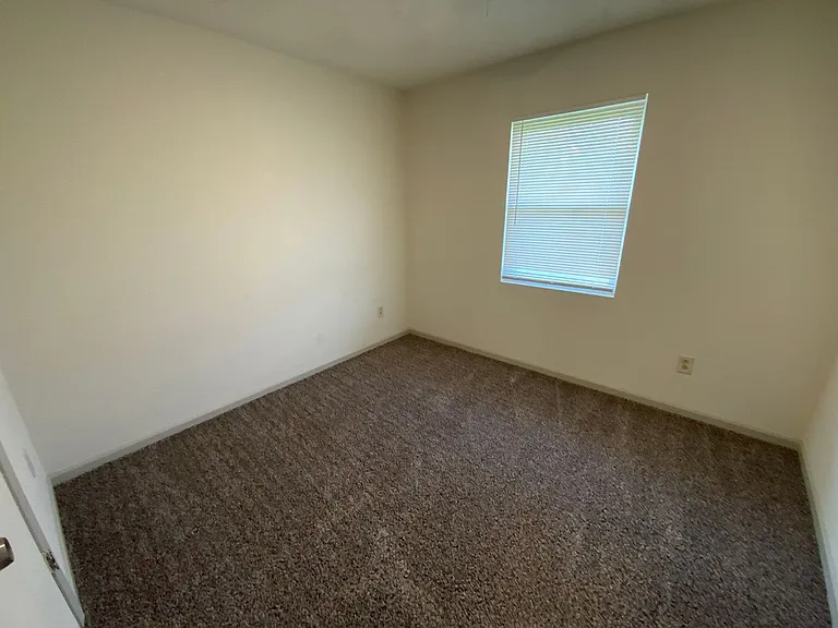 1630 W Amos Dr — Photo 13