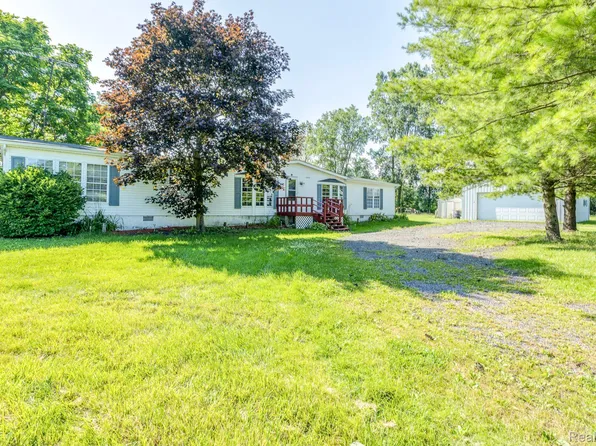 3055 Ruddock Rd, Avoca, MI 48006