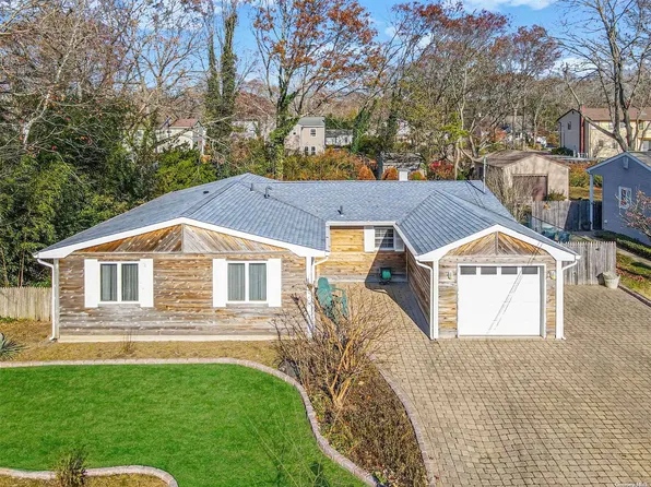 33 Poncho Drive, Mastic, NY 11950