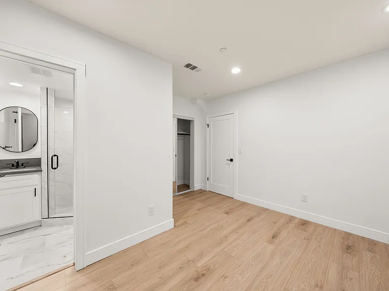 11553 Kittridge St #1 — Photo 6