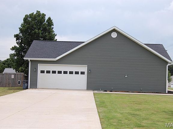 3rd image of 1002 E Donna Dr