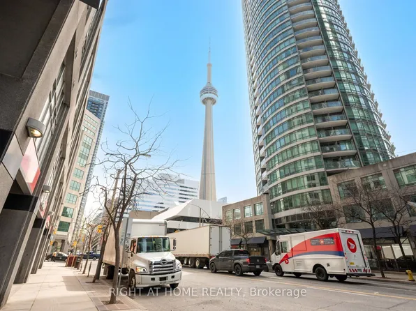 373 Front St W #803, Toronto, ON M5V 3R7