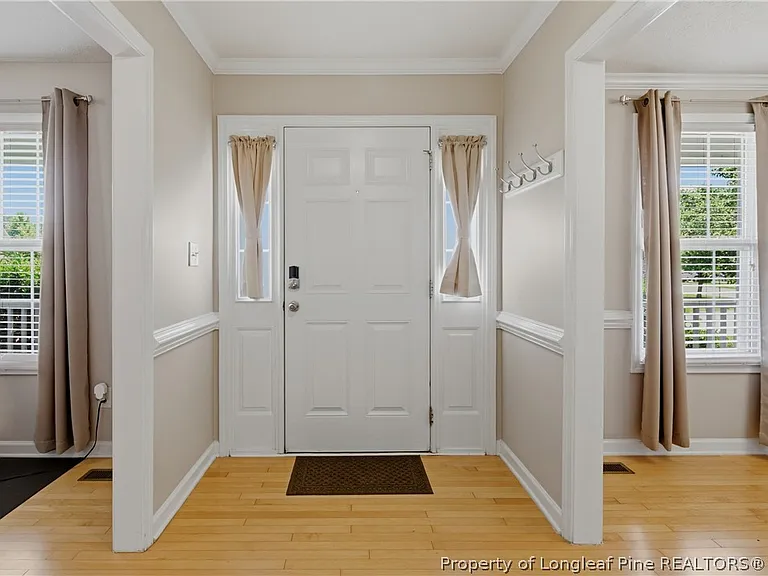 420 Thorncliff Dr — Photo 7