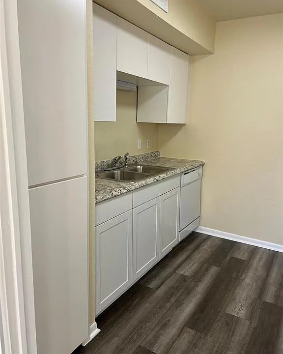 16111 Aspenglenn Dr #206