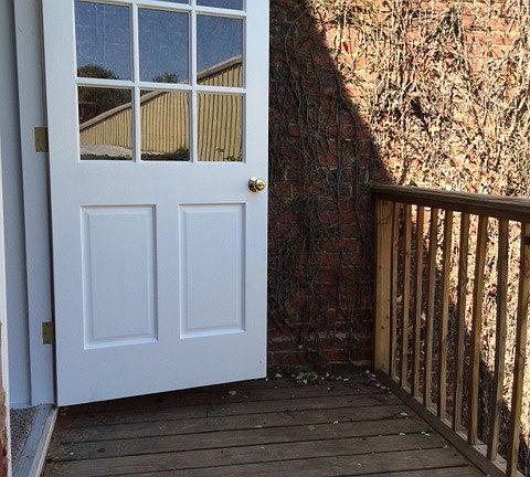 2nd image of 133 1/2 E Main St