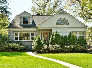 42 Lakeside Dr, New Rochelle, NY 10801