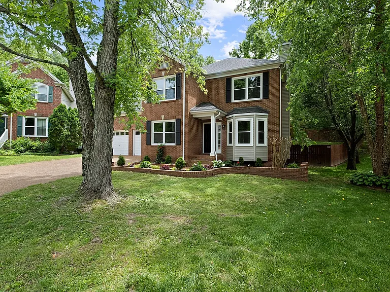 1514 Sudbury Ct — Photo 2