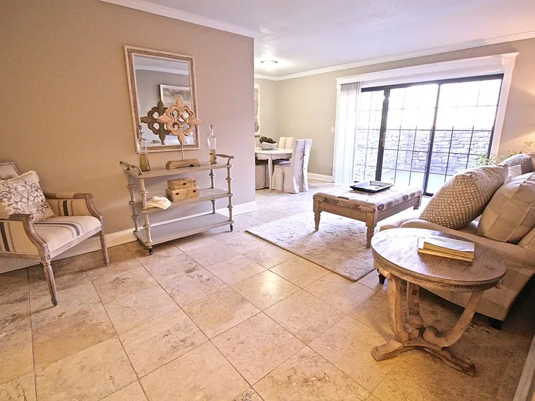 Plaza 44 Apartments — Photo 19