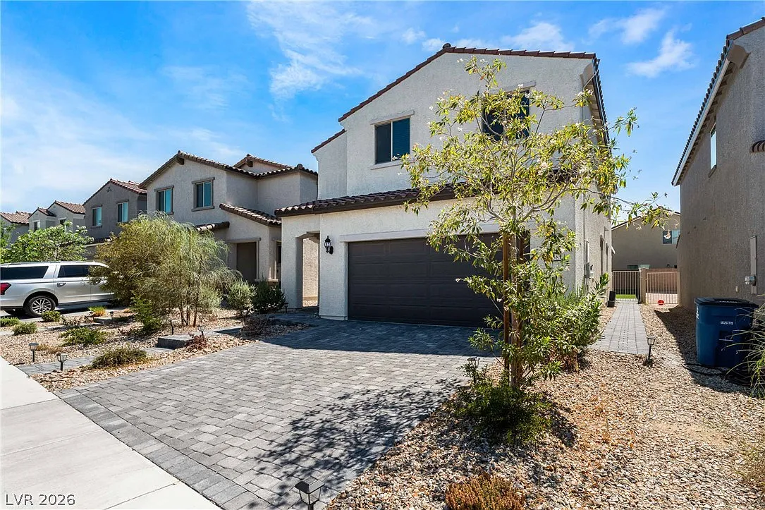 4 bed, 2.5 bath, 2446 sqft, $2,450 — Photo 2