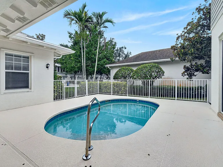 303 Caravelle Dr — Photo 52