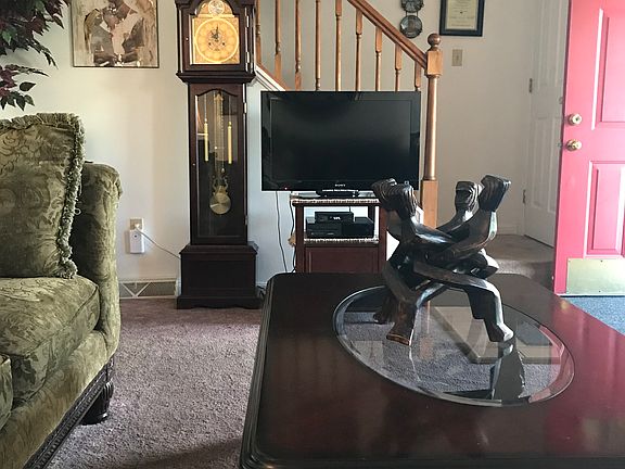 Front Entrance/Living Rm