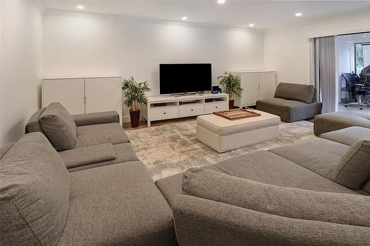 3 bed, $3,200 — Photo 3