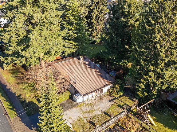 2nd image of 655 Macintosh St
