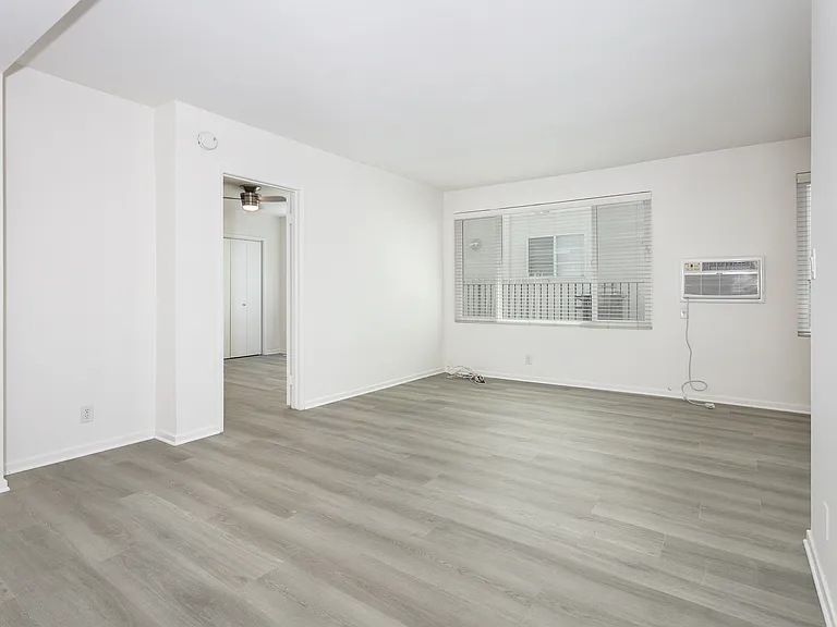 1010 S Bedford St #103 — Photo 8