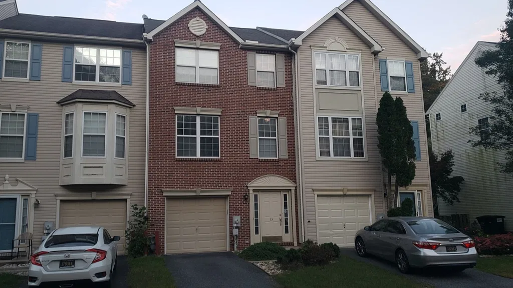 3 bed, 2.5 bath, 1525 sqft, $2,195 — Photo 1