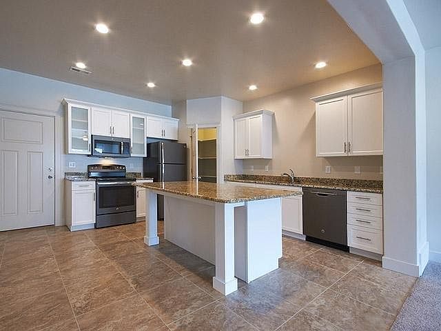 Open Kitchen w/Large Center Island