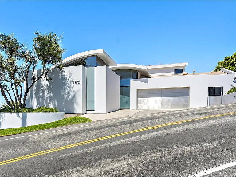 940 Summit Dr — Photo 3