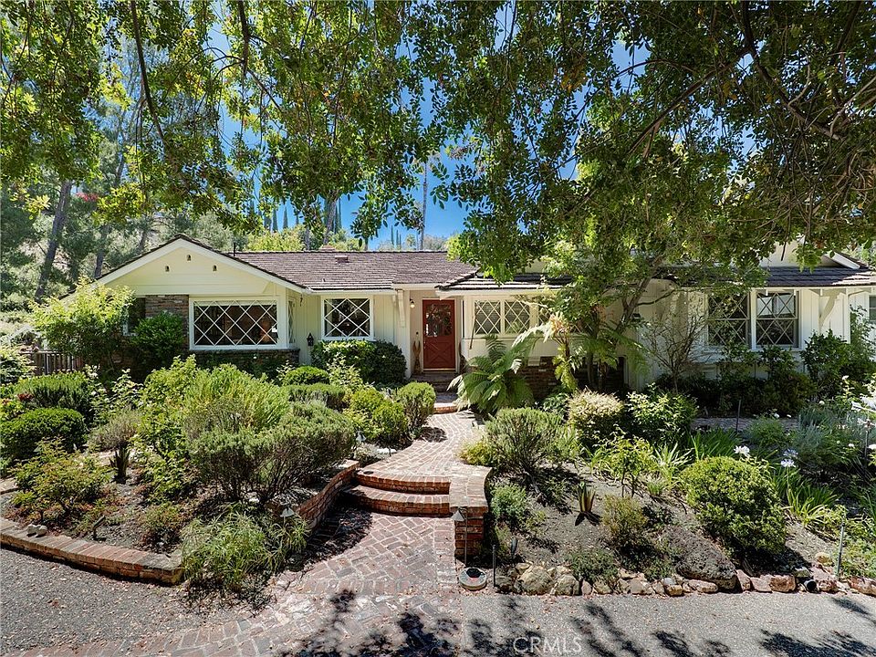 1st image of 4978 Natoma Ave