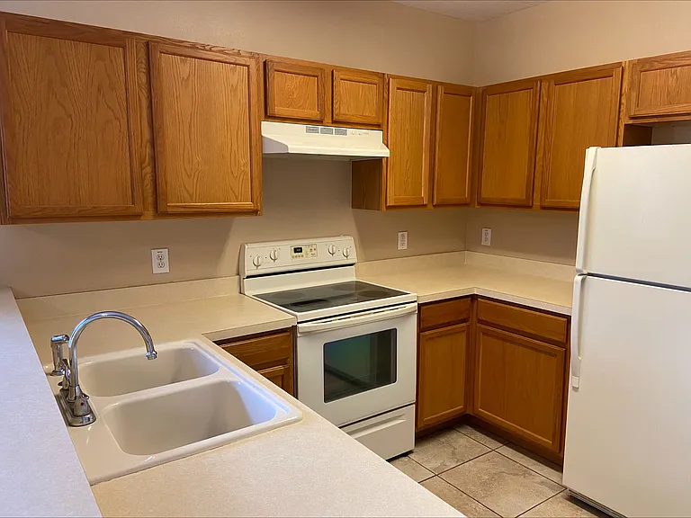 102 Wilton Cir — Photo 4