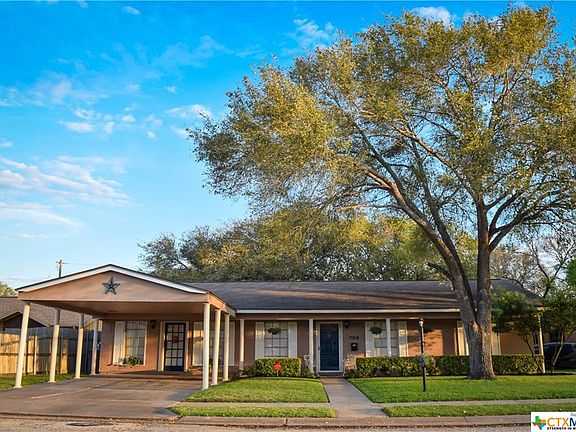 3rd image of 706 Gardenia Ln
