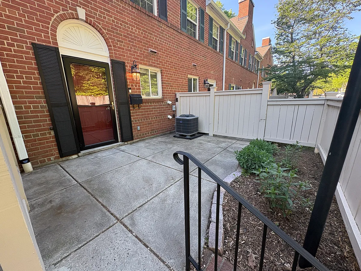 Patio - 1239 N Van Dorn St