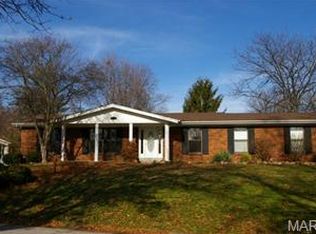 110 Lake Point Dr, Saint Peters, MO 63376