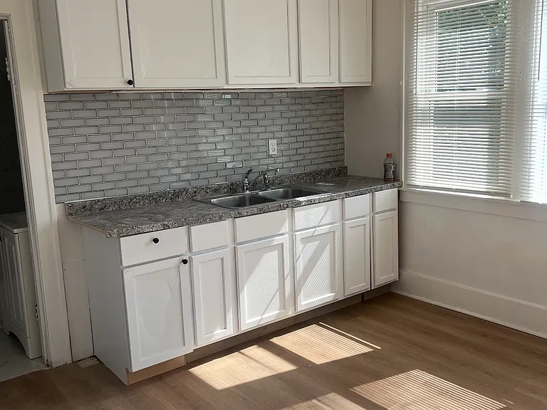 18884 Albany St #2 — Photo 10