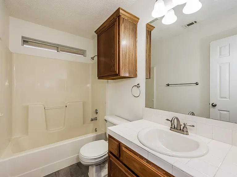 504 Bowie St — Photo 14