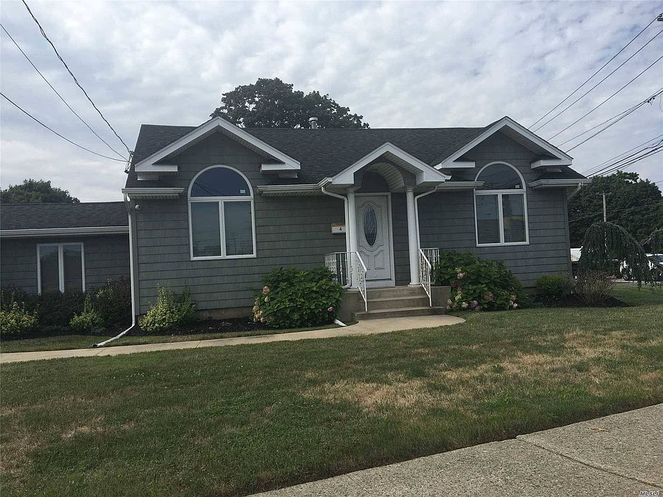 1st image of 4 Parkdale Dr