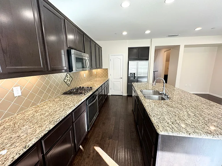 3508 Corsica Ct — Photo 7