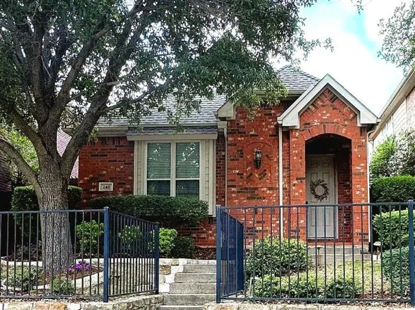240 Carrington Ln, Lewisville, TX 75067