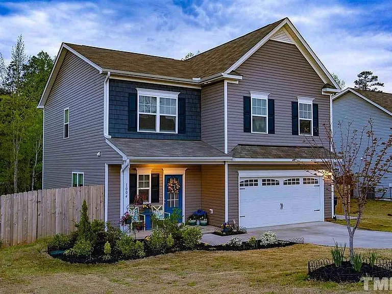 1004 Archer Ln — Photo 1