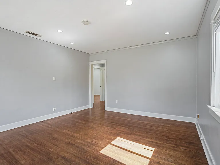 2251 Felspar St — Photo 7
