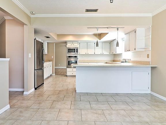 4th image of 4413 Waltham Dr